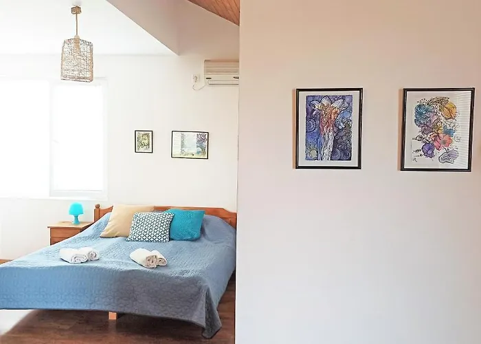 Sunflowers بوموري