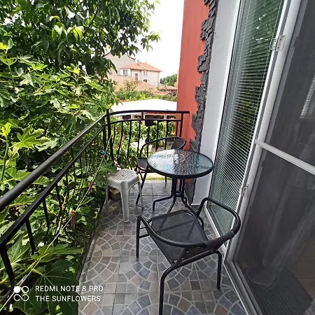 Sunflowers Gæstehus 3*